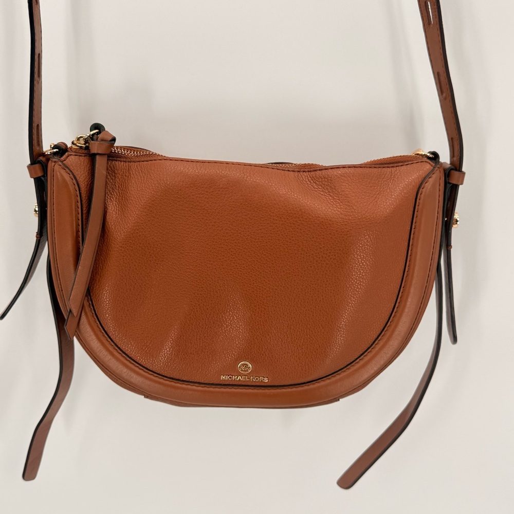Michael Kors Pebbled Leather Crossbody Saddle Bag Brown Gold Hardware - Picture 4 of 10